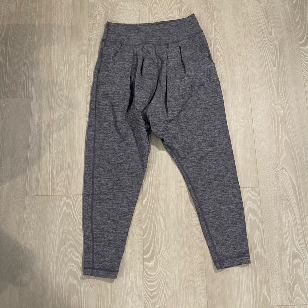 Ladies Lululemon Crops, Baggy, Loose Fit, size 4, Grayish Blue